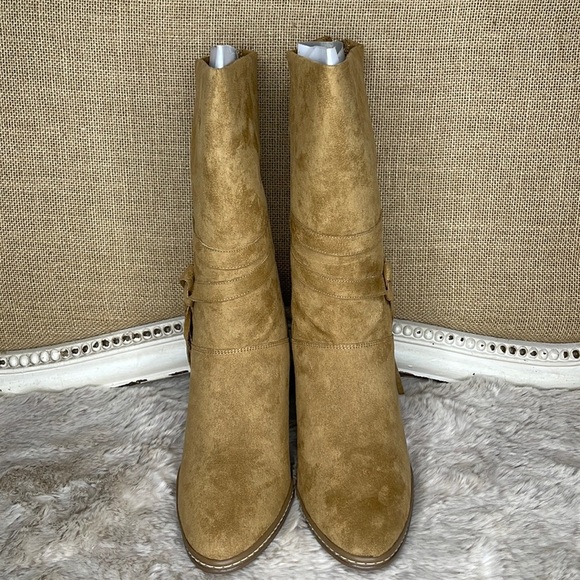 Newport News•Carmel Color•Boots - Picture 1 of 9